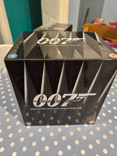 Bond ultimate collectors set - collectors,